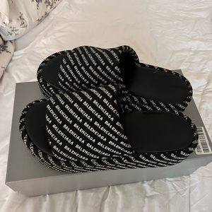 Balenciaga Rise Slides